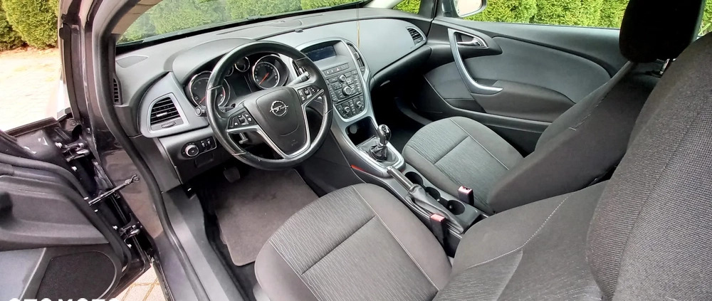 Opel Astra cena 31900 przebieg: 95000, rok produkcji 2013 z Strzegom małe 704